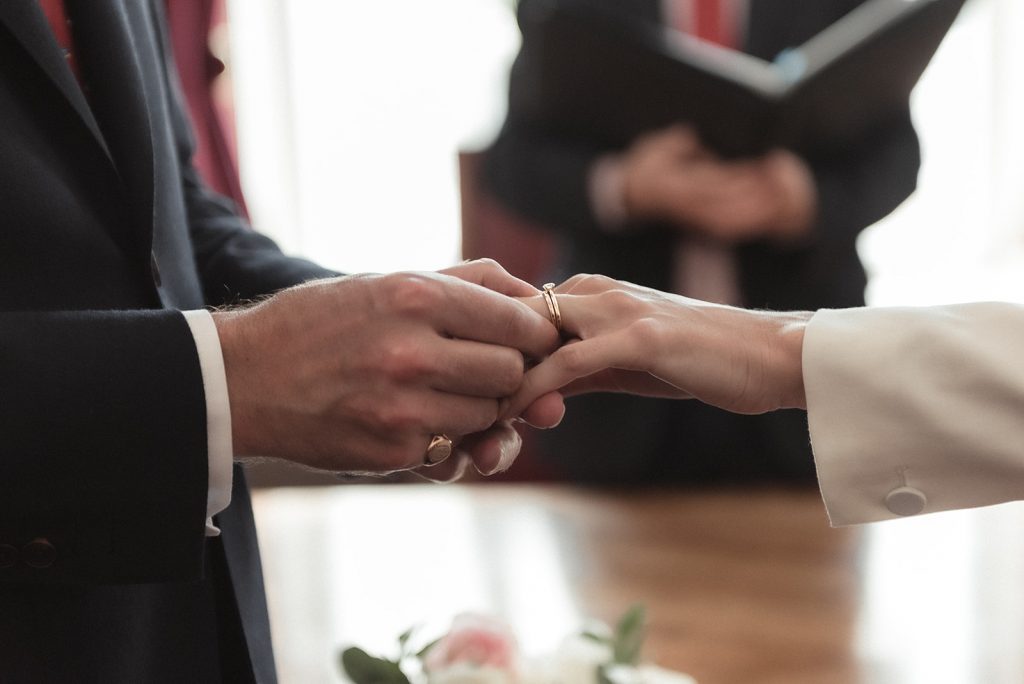 A chic city micro wedding in London