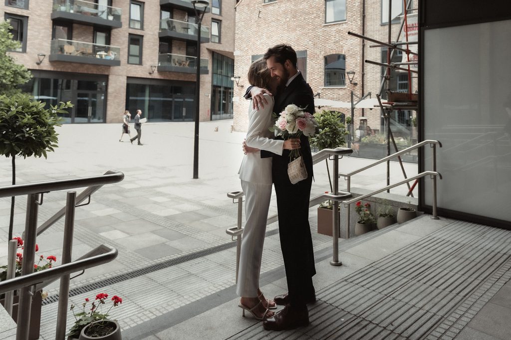 A First Look for micro wedding city couple