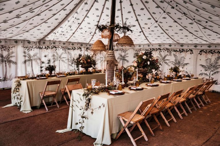Knots and Kisses Wedding Stylist