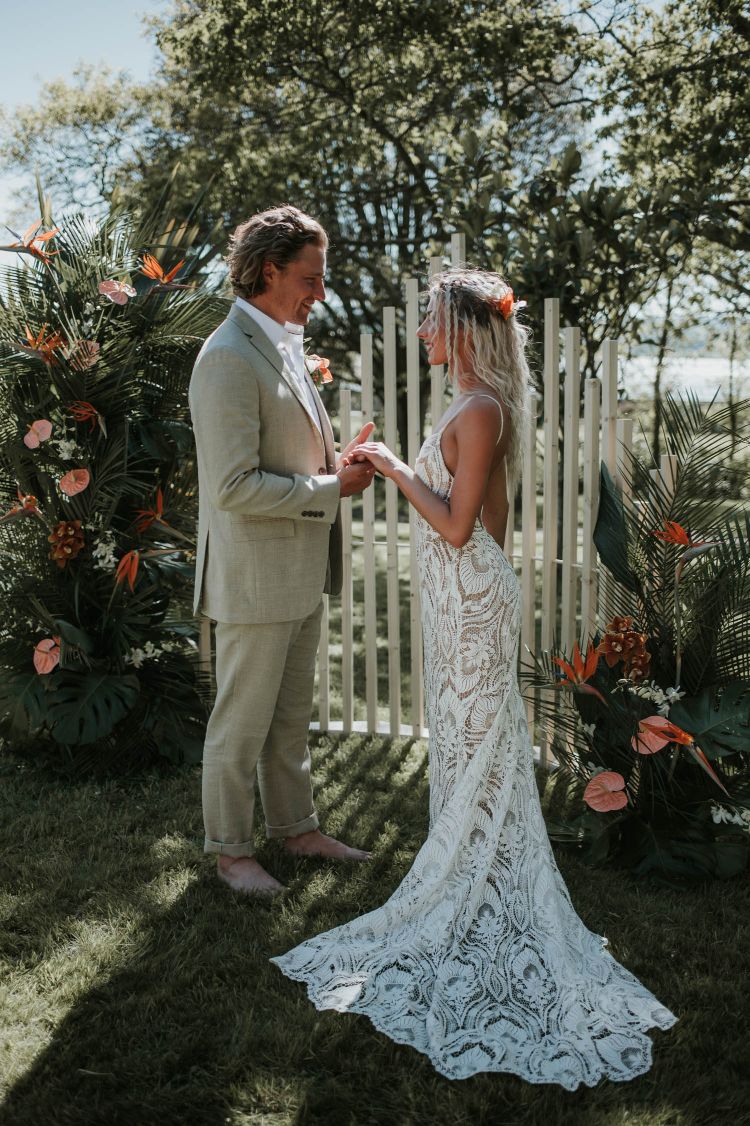 Knots and Kisses Wedding Stylist