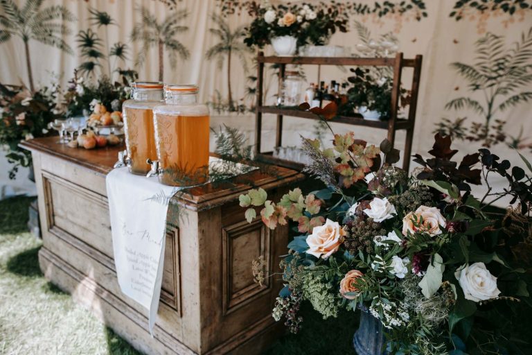 Knots and Kisses Wedding Stylist