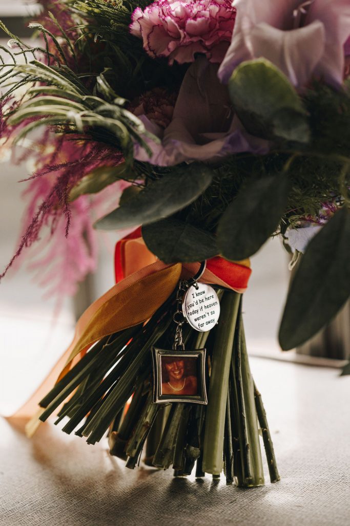 A beautiful keepsake memory brooch and photo from Grace to her Mum