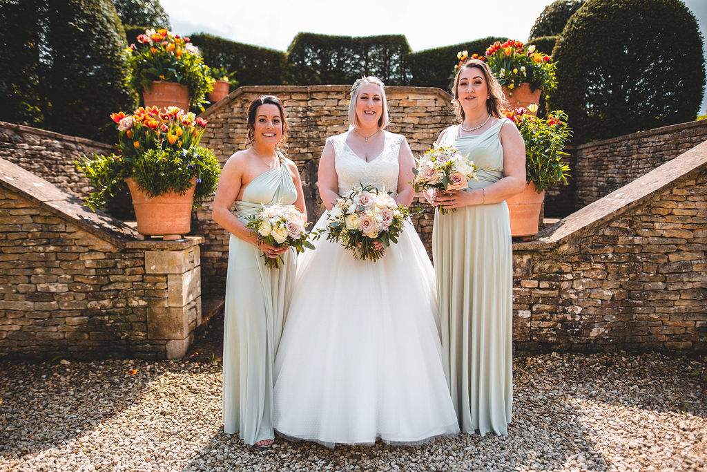 Owlpen Manor spring wedding captured by Benny Smyth Photography