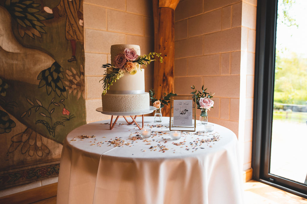 Owlpen Manor spring wedding captured by Benny Smyth Photography