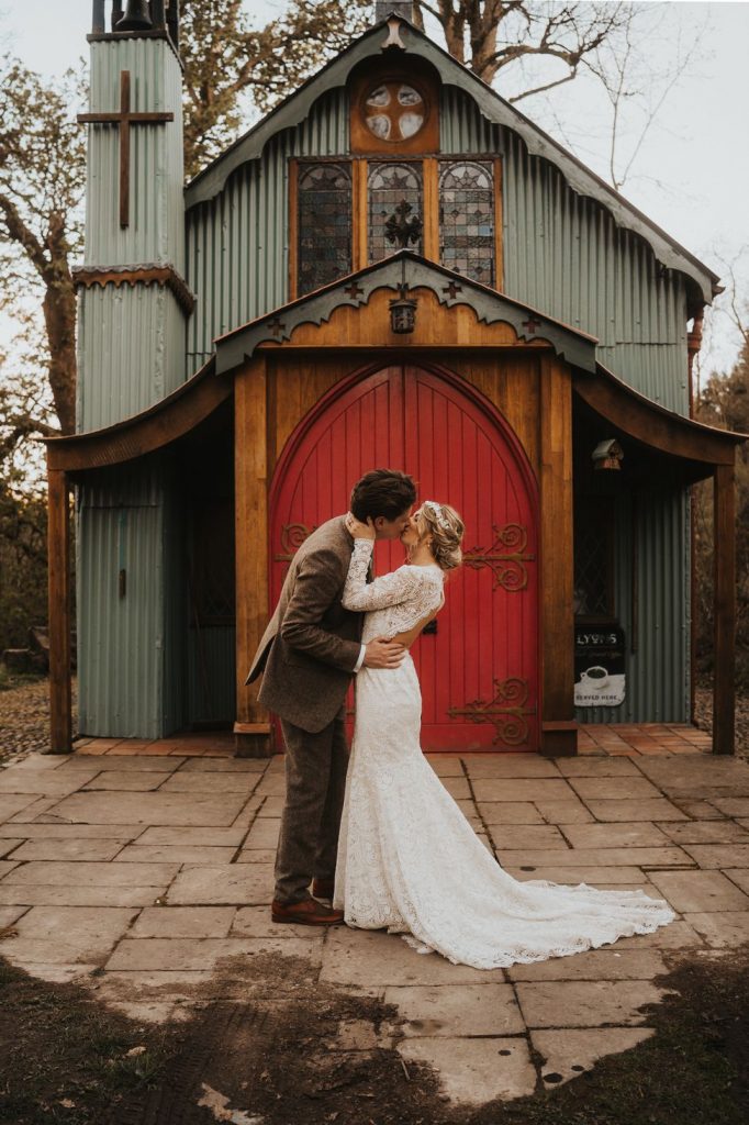 A spring wedding at Walcot Hall captured by Firewood Film