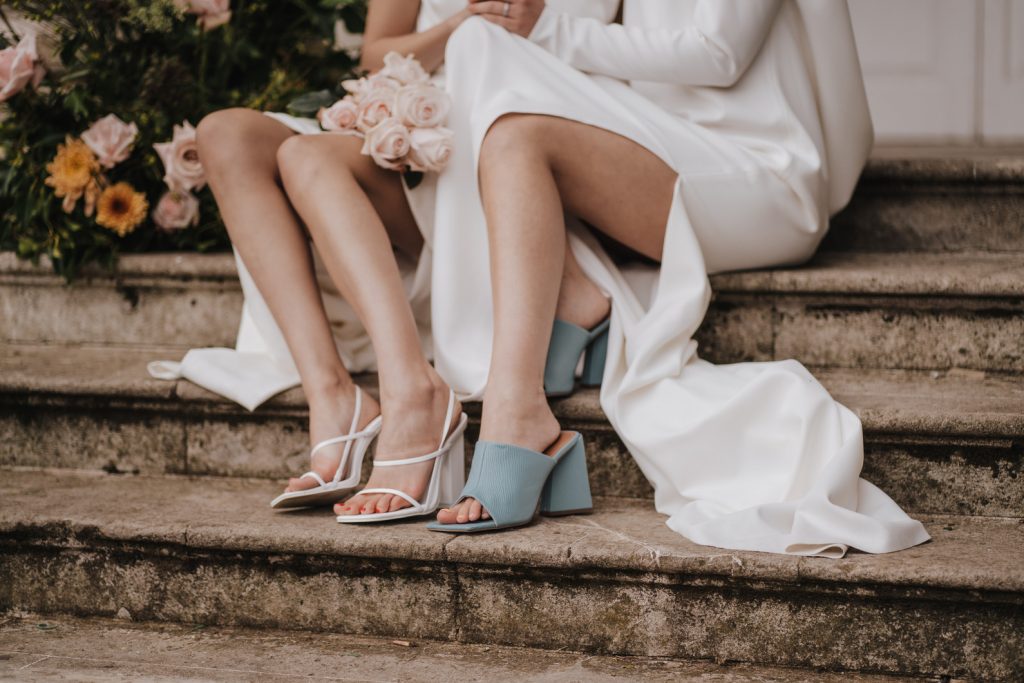 Minimalist wedding for brides at Gunnersbury Park | Emily Hudson Photography