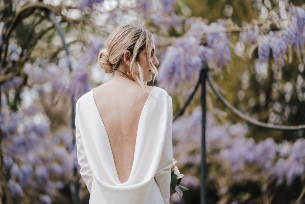 Minimalist wedding for brides at Gunnersbury Park | Emily Hudson Photography