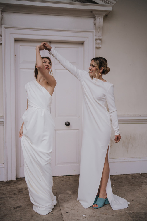 Minimalist wedding for brides at Gunnersbury Park | Emily Hudson Photography