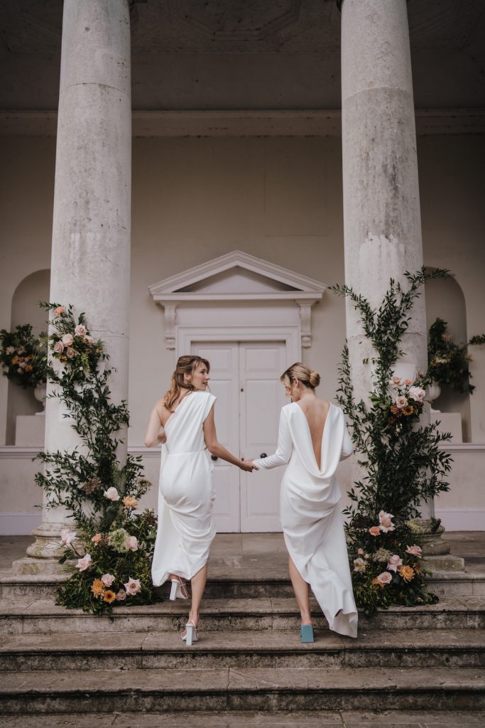 Minimalist wedding for brides at Gunnersbury Park | Emily Hudson Photography