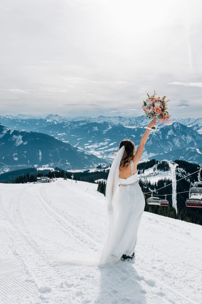 An Austrian ski elopement for an adventurous wedding couple captured by Maria Madison Photographer