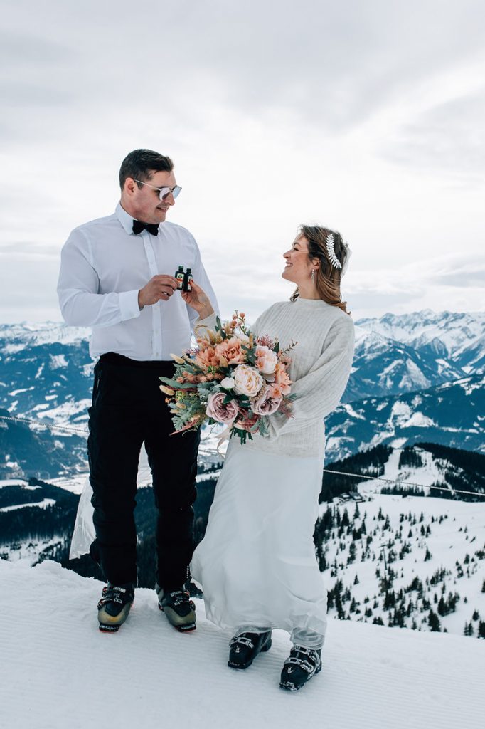 An Austrian ski elopement for an adventurous wedding couple captured by Maria Madison Photographer