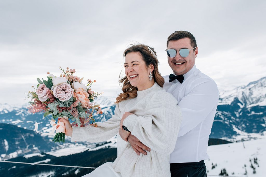 An Austrian ski elopement for an adventurous wedding couple captured by Maria Madison Photographer