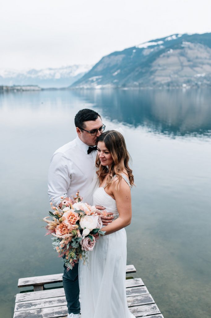 An Austrian ski elopement for an adventurous wedding couple captured by Maria Madison Photographer