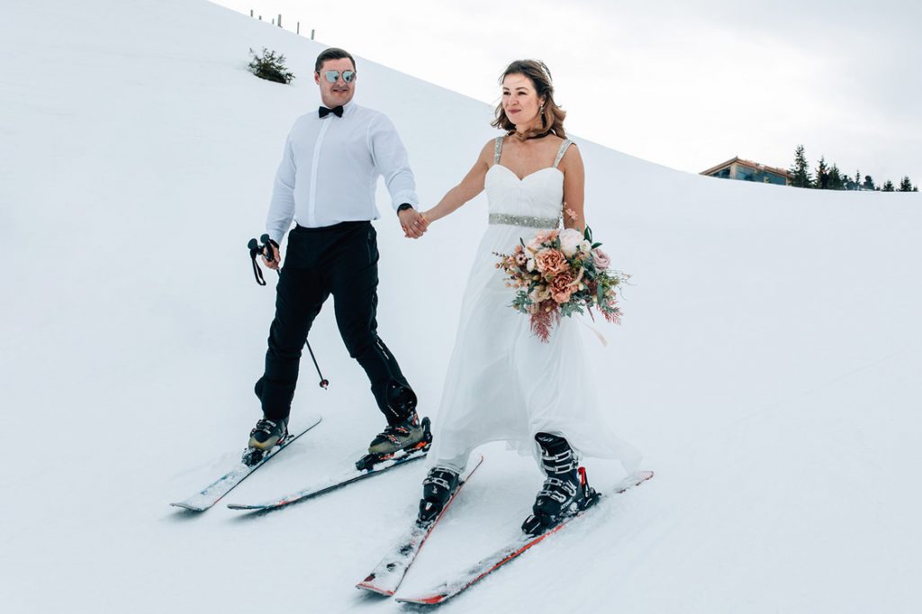 An Austrian ski elopement for an adventurous wedding couple captured by Maria Madison Photographer