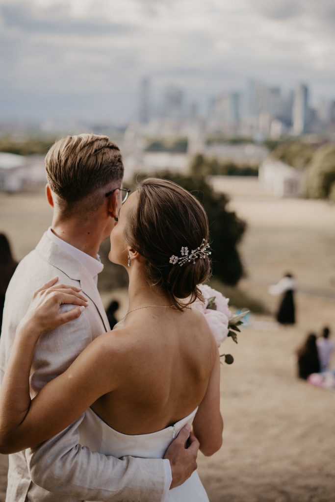 Sustainable wedding inspiration - A city elopement | Greta Louise Photography