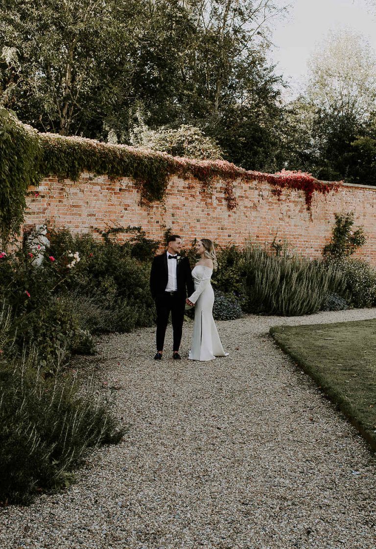 Minimalist wedding styling for an Autumnal wedding at Somerset's Elmhay Park | Love Story Inspiration wedding blog