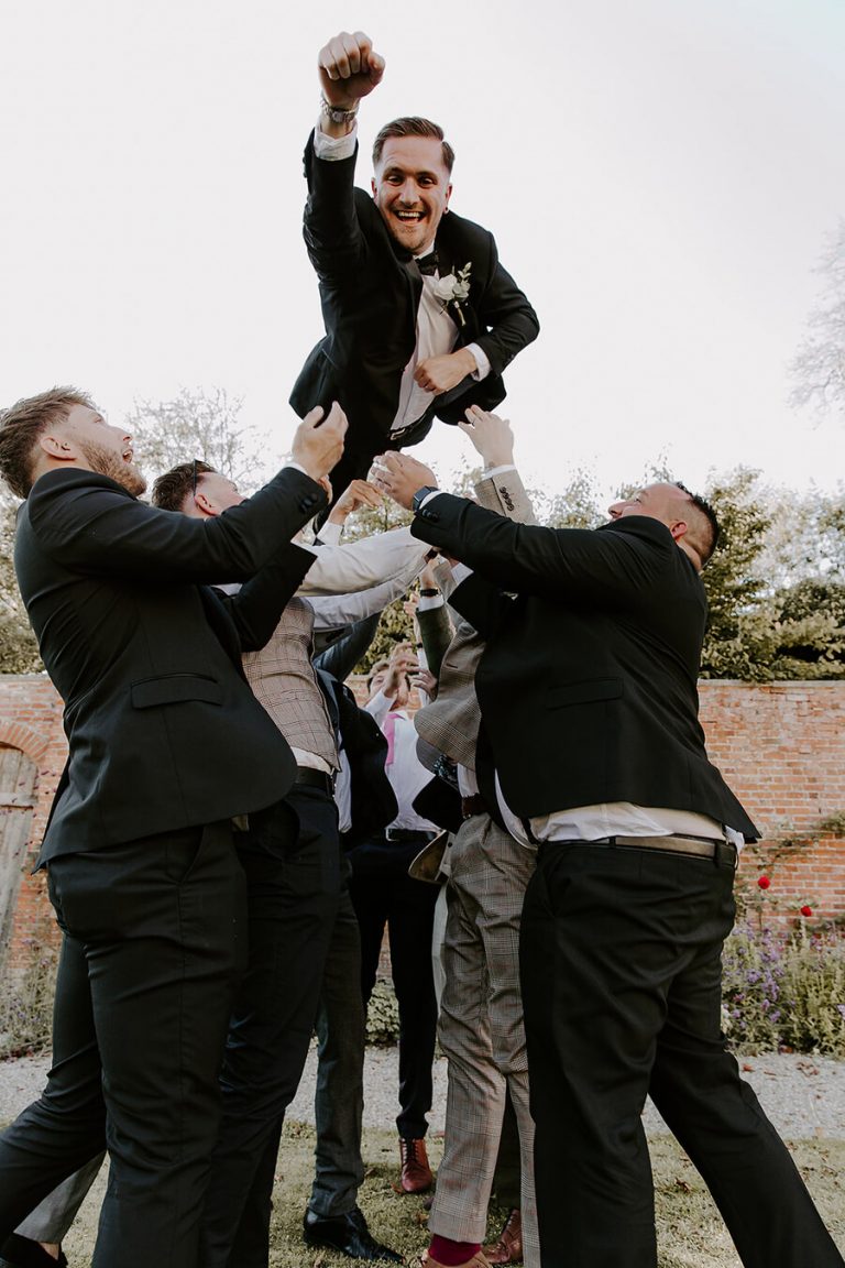 Minimalist wedding styling for an Autumnal wedding at Somerset's Elmhay Park | Love Story Inspiration wedding blog