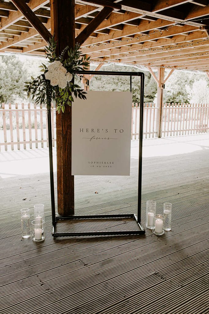 Minimalist wedding styling for Autumn wedding at Elmhay Park | Sian Hall Photography