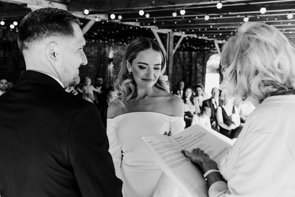 Sophie + Lee's minimalist wedding at Elmhay Park | Sian Hall Photography