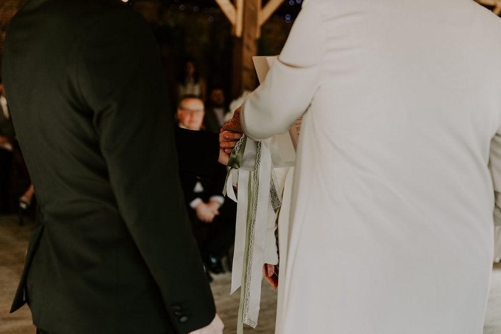 Sophie + Lee's minimalist wedding at Elmhay Park | Sian Hall Photography
