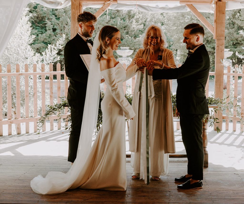 Sophie + Lee's minimalist wedding at Elmhay Park | Sian Hall Photography