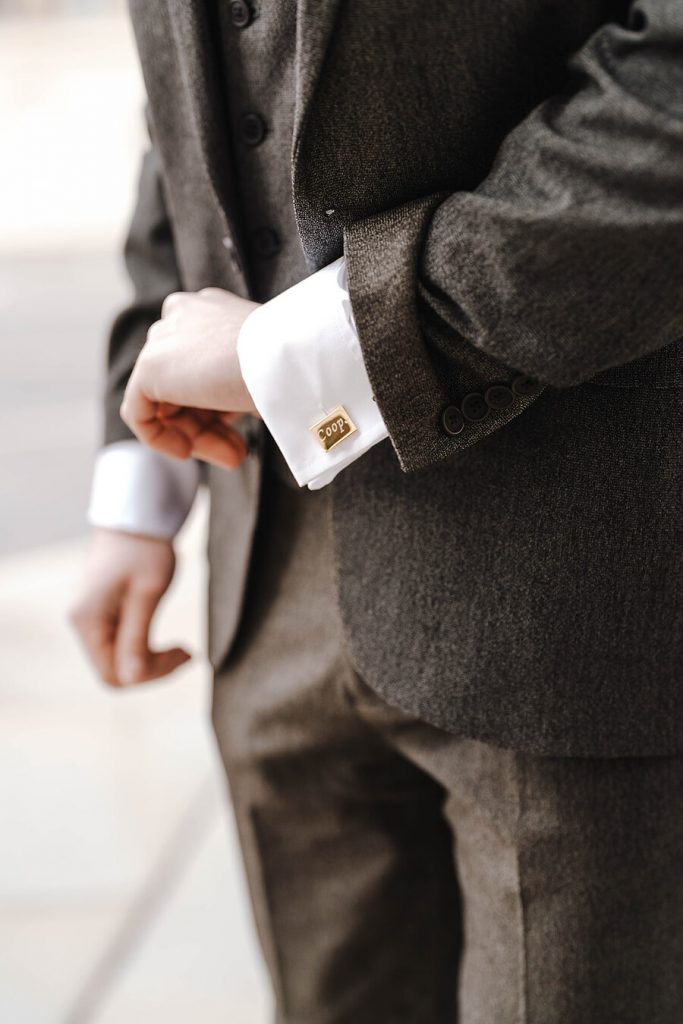 An intimate urban wedding featuring a dramatic Nadine Merabi skirt