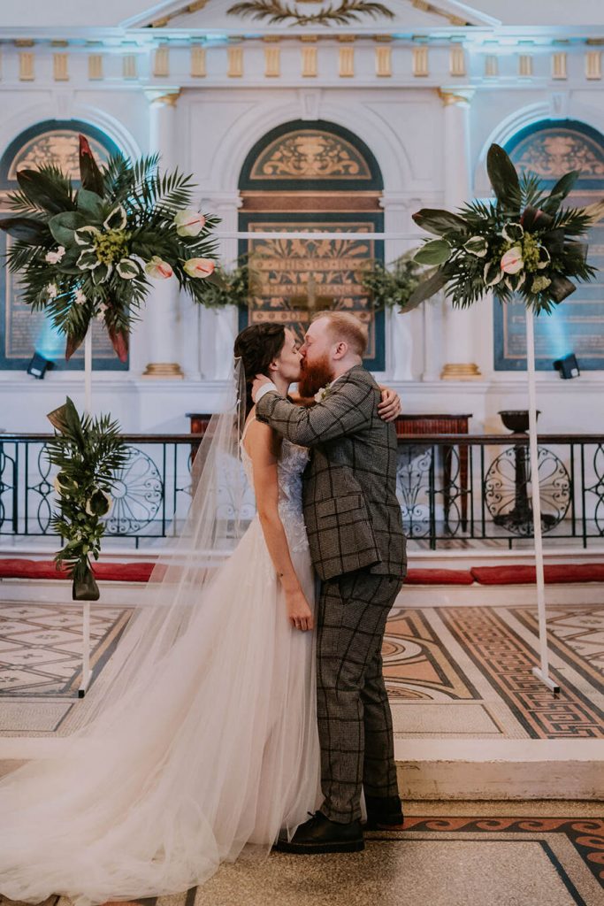 A cool, relaxed London wedding with Crodoughs and coffee | UK Wedding Blog | Love Story Inspiration