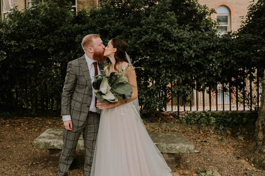 A cool, relaxed London wedding with Crodoughs and coffee | UK Wedding Blog | Love Story Inspiration