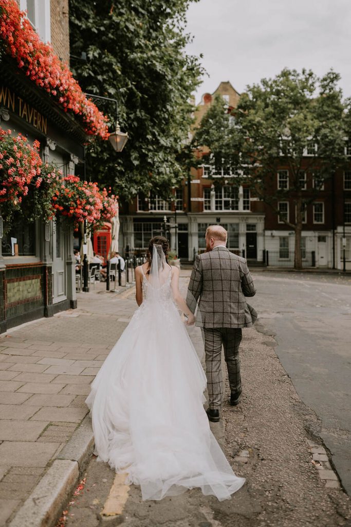 A cool, relaxed London wedding with Crodoughs and coffee | UK Wedding Blog | Love Story Inspiration