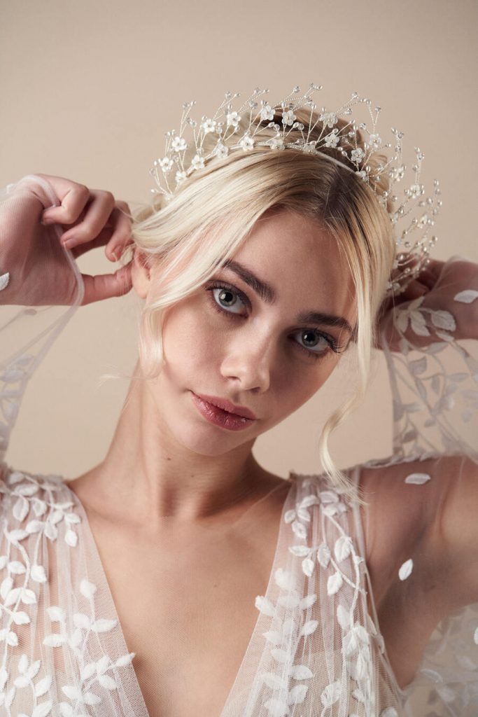 Boho flower crown in crystal and pearl for a modern bride - Isobel