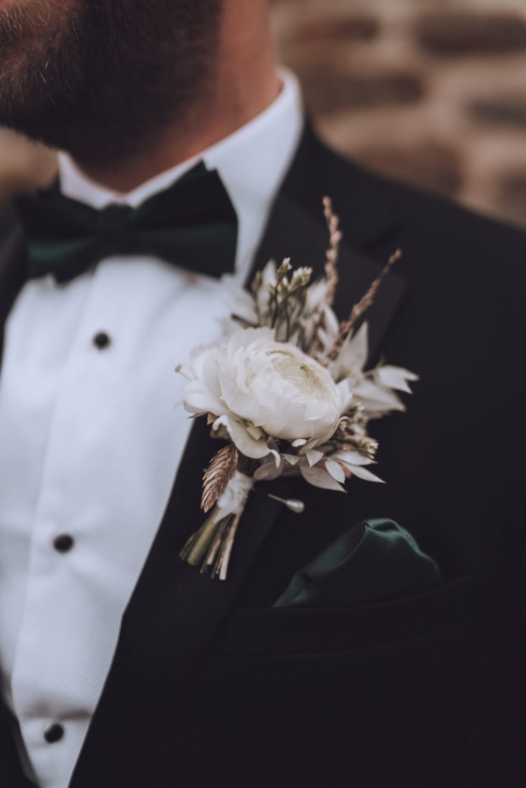 A contemporary spring wedding at Dodford Manor | Blonde Shot