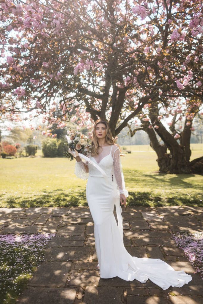 An elegant bridal editorial at Horwood House | Jun Tan Weddings