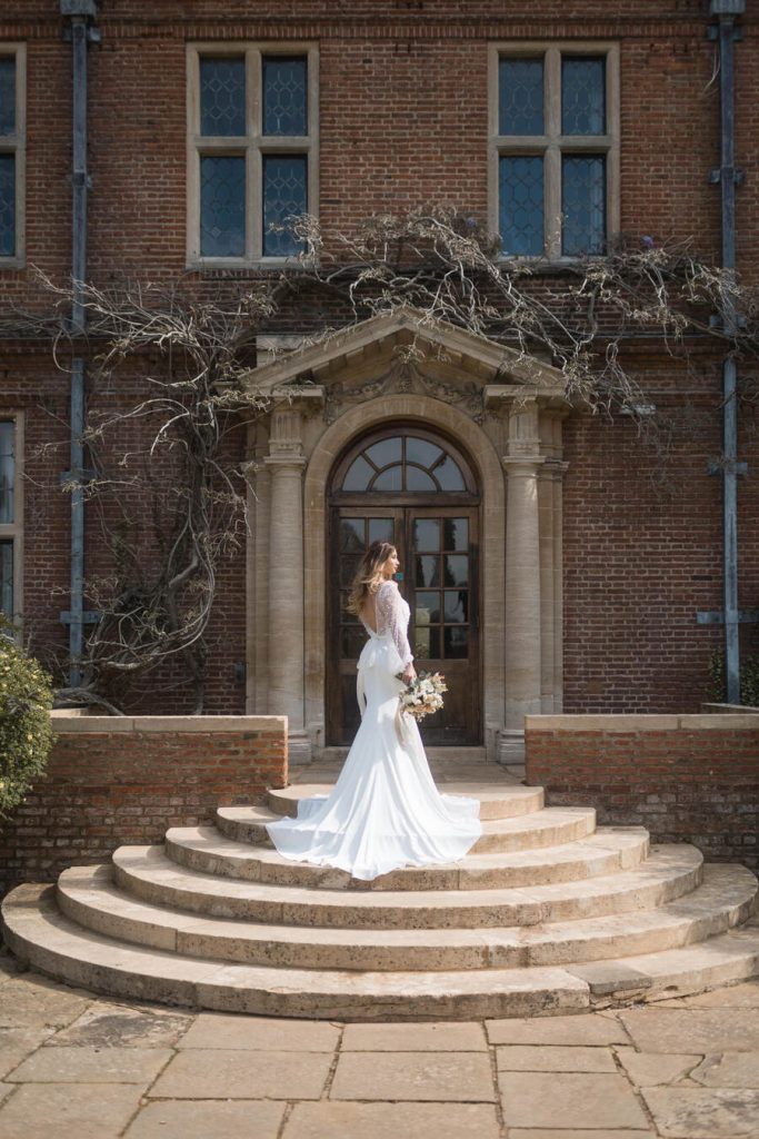 An elegant bridal editorial at Horwood House | Jun Tan Weddings