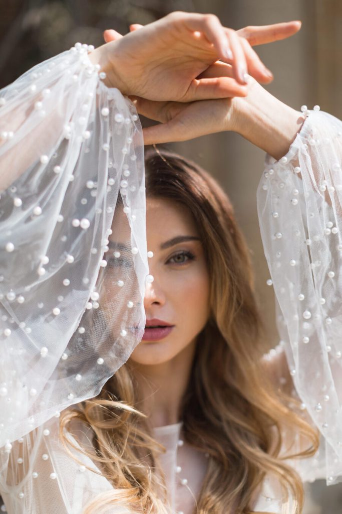 An elegant bridal editorial at Horwood House | Jun Tan Weddings