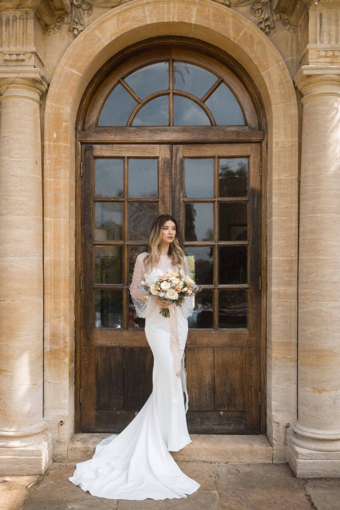 An elegant bridal editorial at Horwood House | Jun Tan Weddings