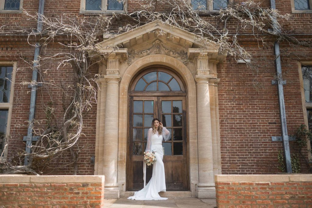 An elegant bridal editorial at Horwood House | Jun Tan Weddings