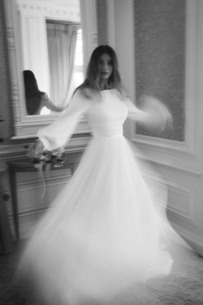 An elegant bridal editorial at Horwood House | Jun Tan Weddings