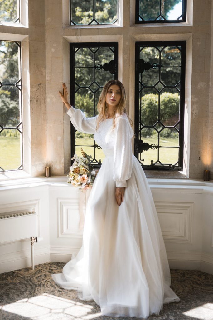 An elegant bridal editorial at Horwood House | Jun Tan Weddings