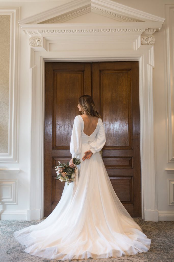 An elegant bridal editorial at Horwood House | Jun Tan Weddings