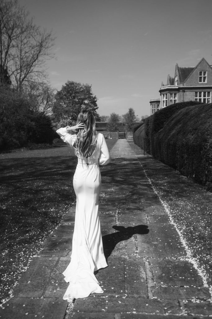 An elegant bridal editorial at Horwood House | Jun Tan Weddings
