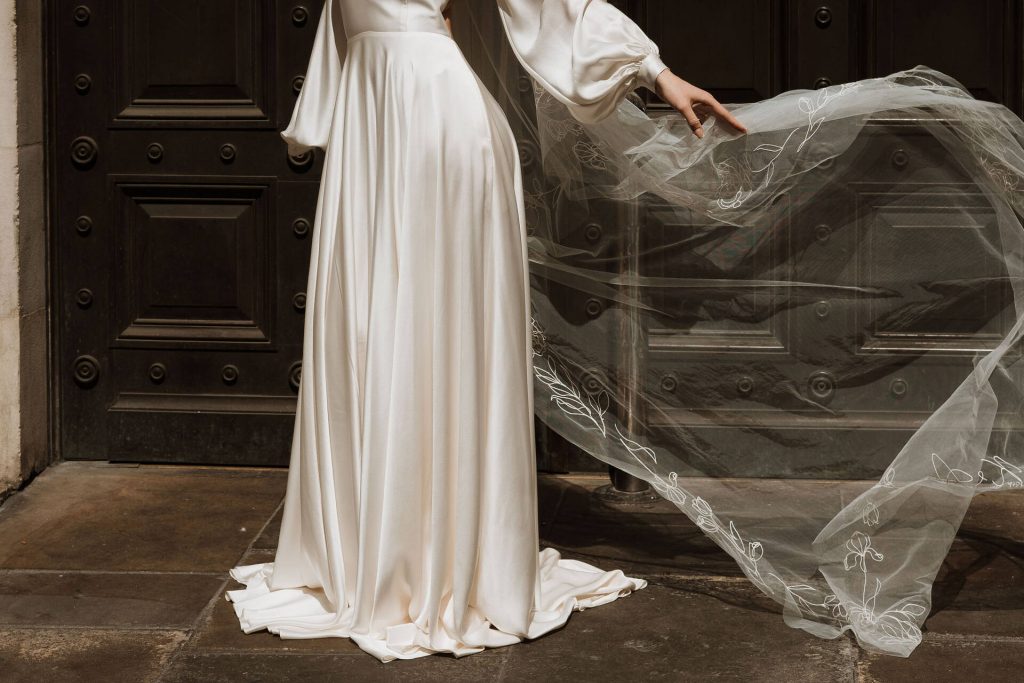 A minimalist and luxe London wedding editorial for Love Story Inspiration UK wedding blog