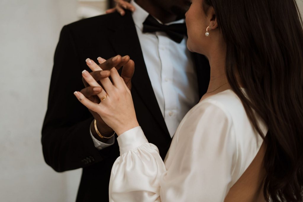 Minimal wedding inspiration | Faye Wilde Photography