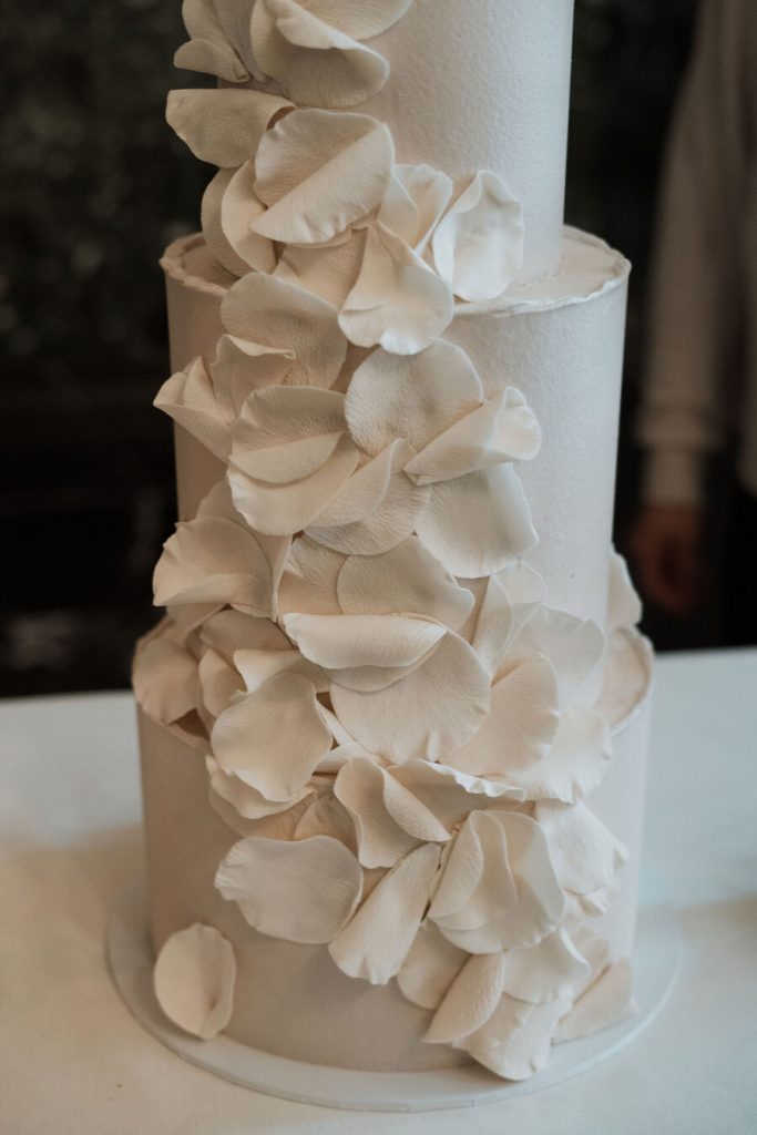 A minimalist and luxe London wedding editorial for Love Story Inspiration UK wedding blog