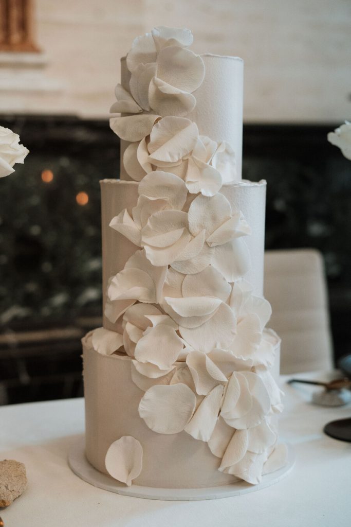 Minimal wedding inspiration | Faye Wilde Photography