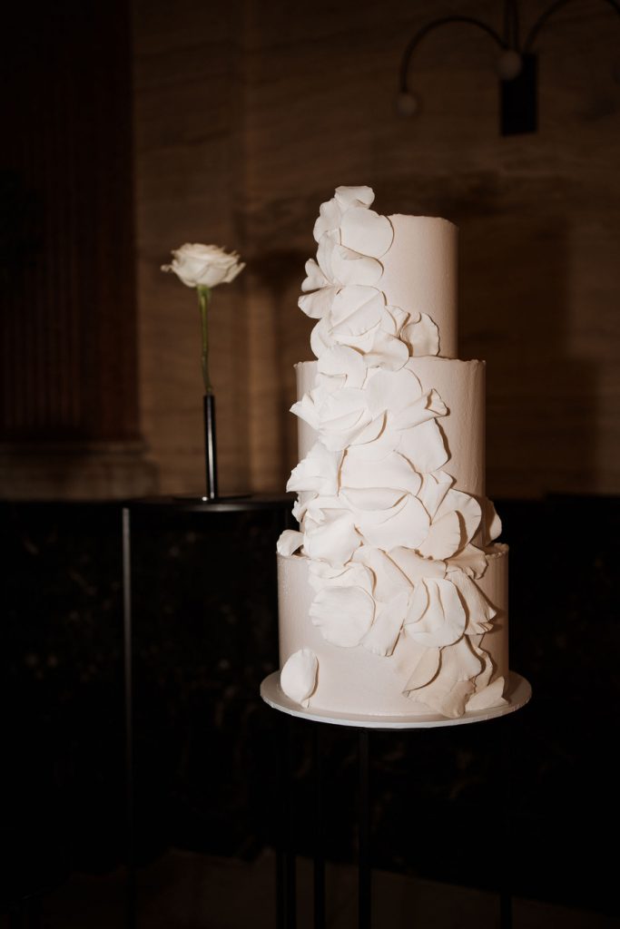 Minimal wedding inspiration | Faye Wilde Photography