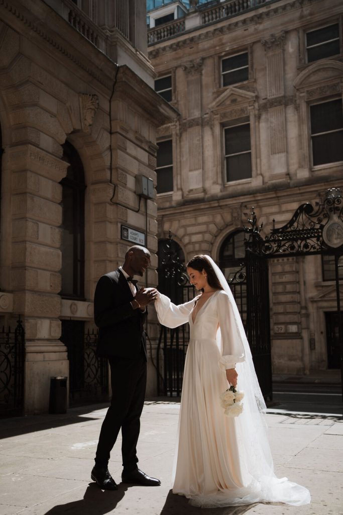 A minimalist and luxe London wedding editorial for Love Story Inspiration UK wedding blog