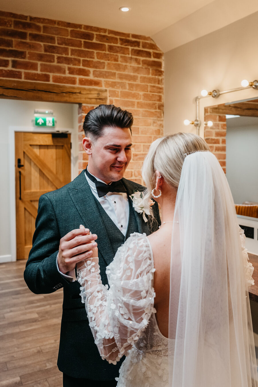 An emotional first look for Amelia and David