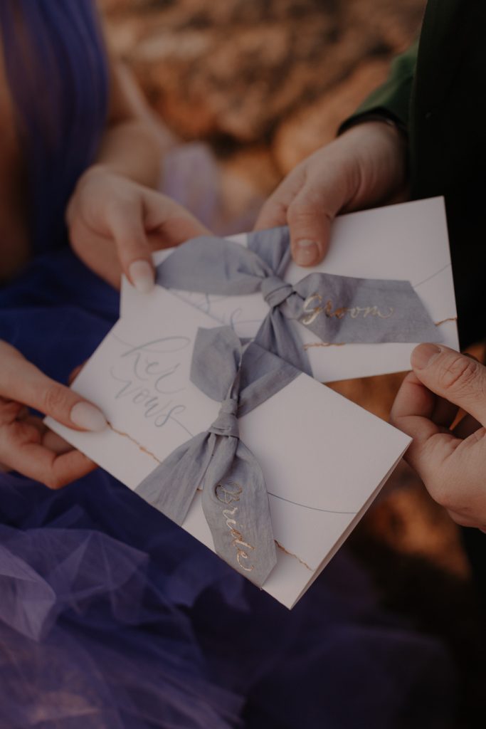 A celebrant-led ceremony with a meaningful handfasting moment | Helen Rose Photography