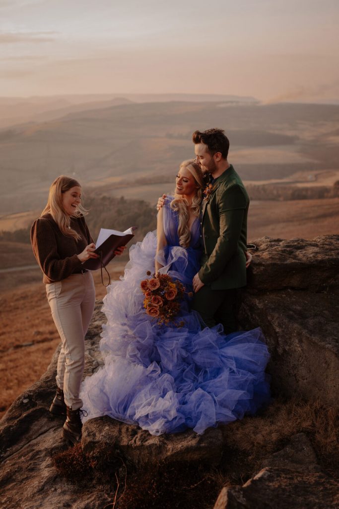 A celebrant-led ceremony with a meaningful handfasting moment | Helen Rose Photography