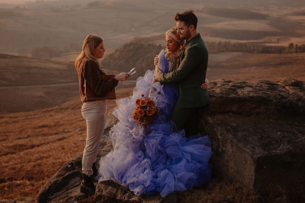 A celebrant-led ceremony with a meaningful handfasting moment | Helen Rose Photography